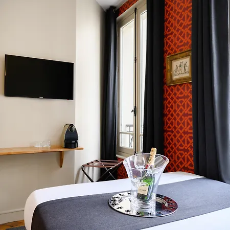 Suites&hôtel Helzear Champs-elysées Hotel 4*