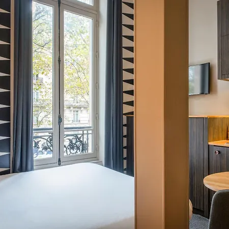 Suites&hôtel Helzear Champs-elysées 4*