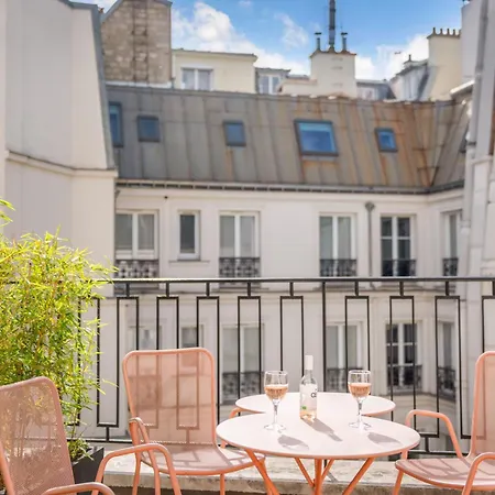 Suites&hôtel Helzear Champs-elysées Hotel 4*