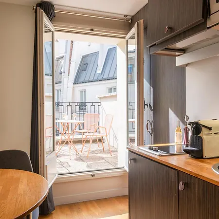 Hotel Suites&hôtel Helzear Champs-elysées 4*