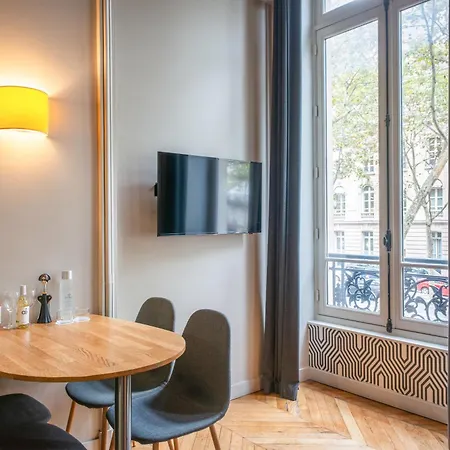 Suites&hôtel Helzear Champs-elysées Hotel 4*
