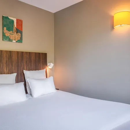 Hotel Suites&hôtel Helzear Champs-elysées 4*