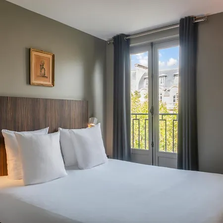 Suites&hôtel Helzear Champs-elysées Hotel 4*