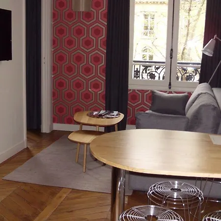 Suites&hôtel Helzear Champs-elysées 4*