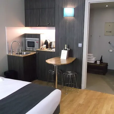 Suites&hôtel Helzear Champs-elysées Hotel 4*