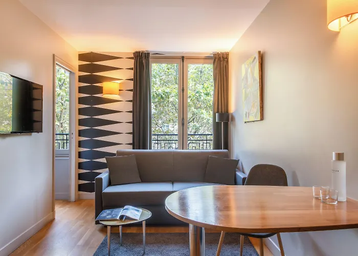 Suites&hôtel Helzear Champs-elysées Hotel 4*