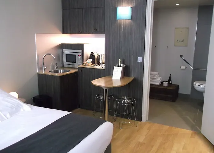 Suites&hôtel Helzear Champs-elysées Hotel 4*