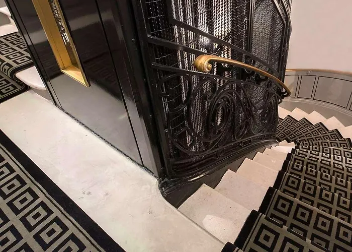 Helzear Champs-elysees Hotell 4*