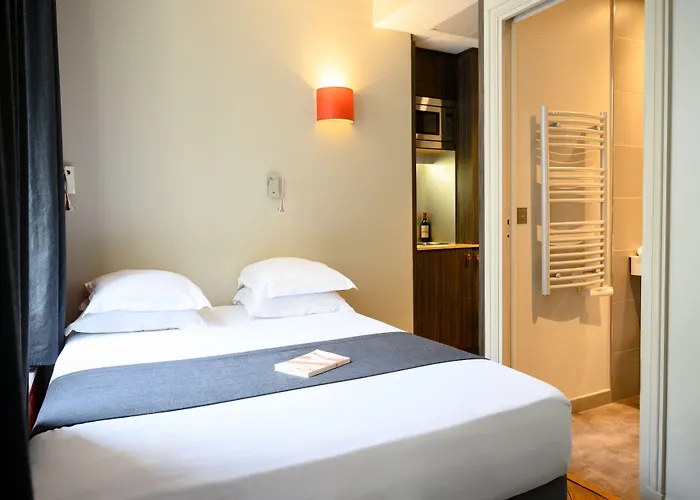 Helzear Champs-elysees Hotell 4*