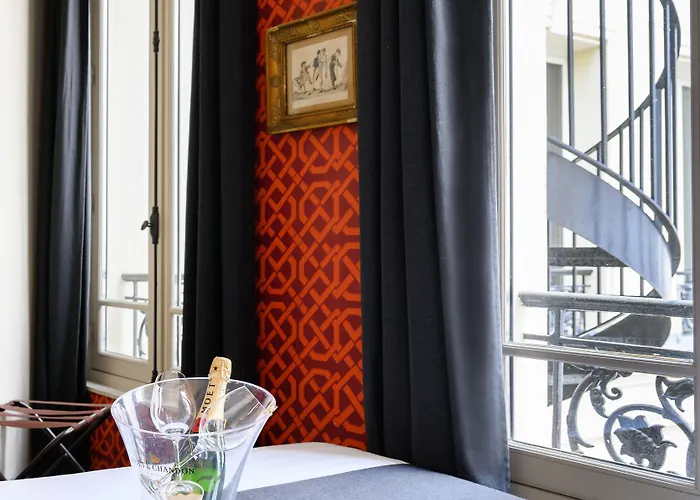 Helzear Champs-elysees 4*